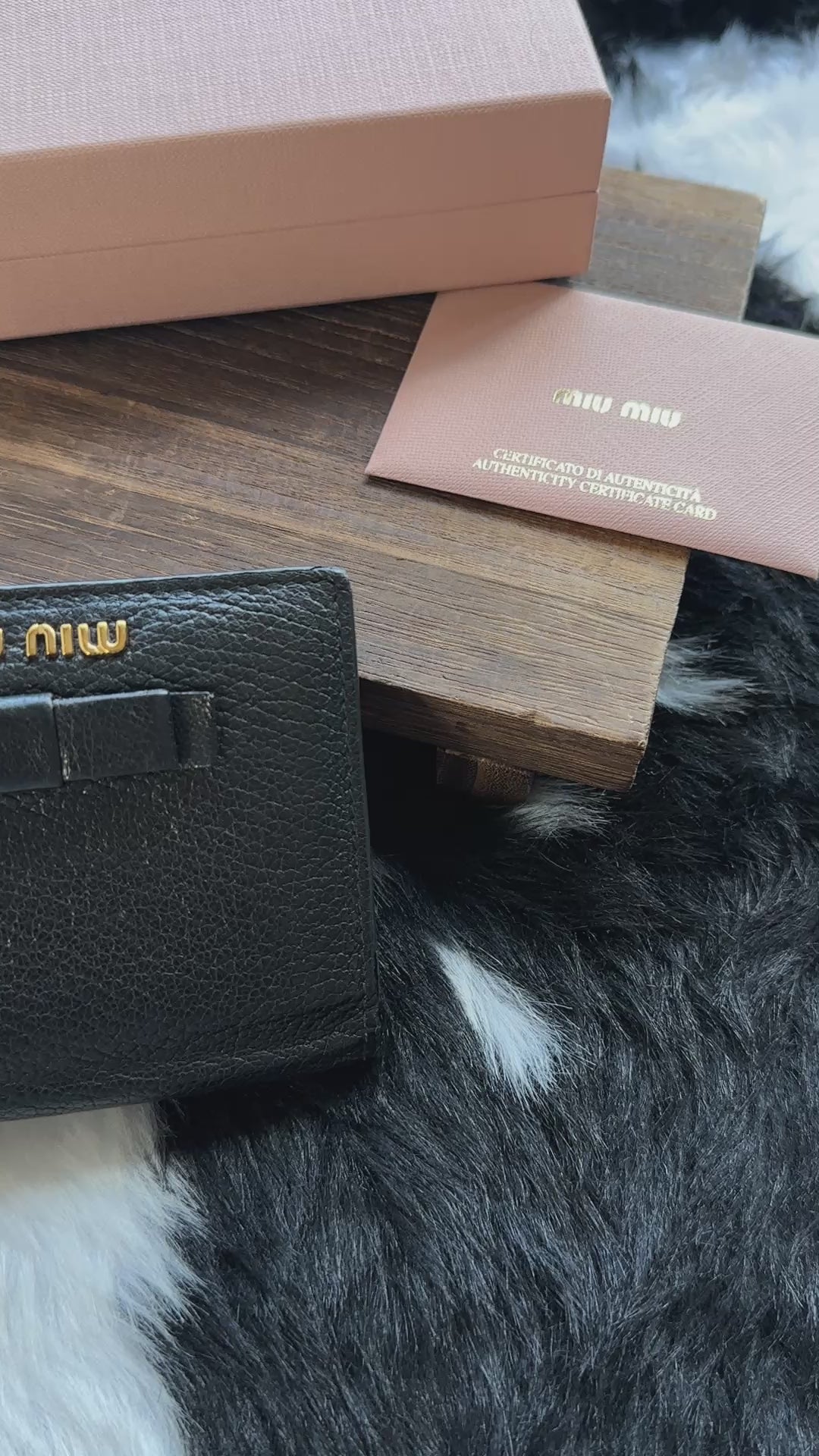 Miu Miu Bow Short Wallet 🖤｜Sweet Bow Detail × Compact Size × Full Set
