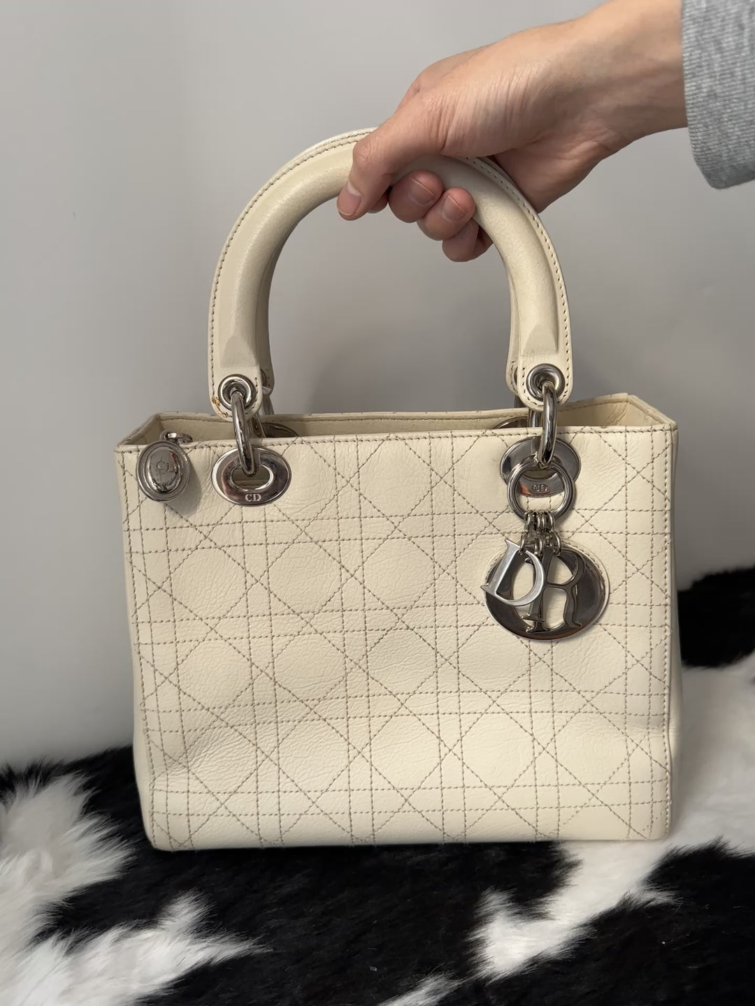 Christian Dior Lady Dior Medium Lambskin White Handbag 🤍｜Cannage Quilting × D.I.O.R. Charms × Silver Hardware✨