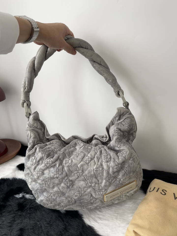 LOUIS VUITTON Cloudy Leather Hobo｜Soft Washed Elephant Grey × Ultra-Puffy Silhouette × Rare All-Leather Edition ☁🐘✨