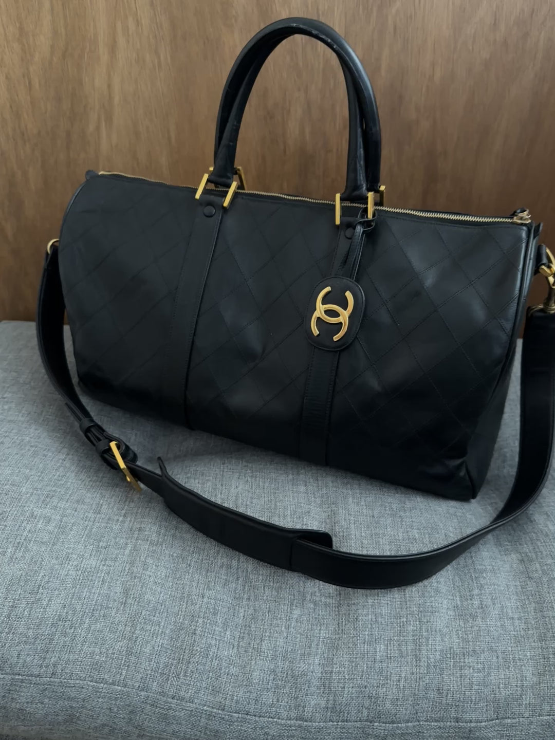 Chanel Boston 45 🖤✨｜Quilted Leather × Gold-Tone CC Tag × Original Strap