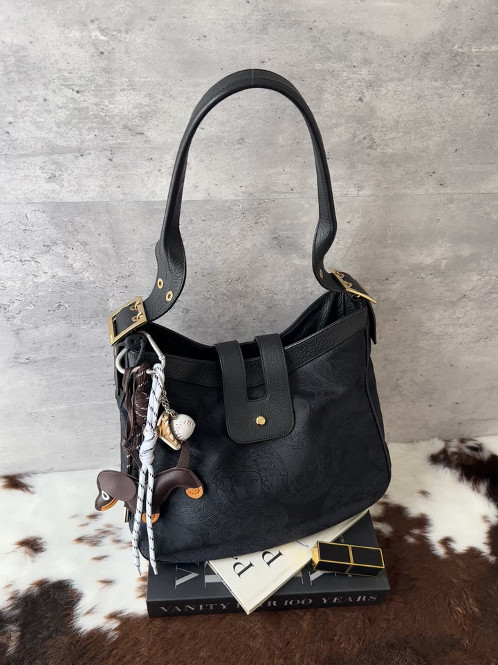 Versace Medusa Pattern Leather-Trim Hobo Bag 🖤｜Rare Vintage Feel × Subtle Medusa Pattern × Lightweight Daily Style