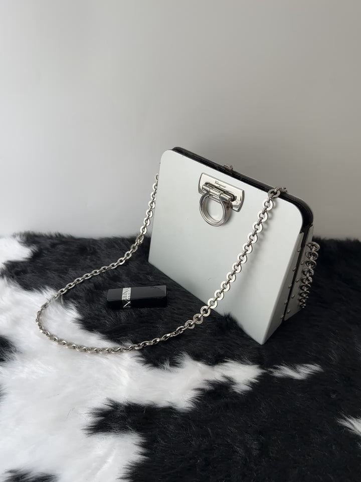 Salvatore Ferragamo Gancini Metal Box Chain Bag 🩶✨｜Iconic Gancini Hardware・Structured Box Design・Collectible Piece