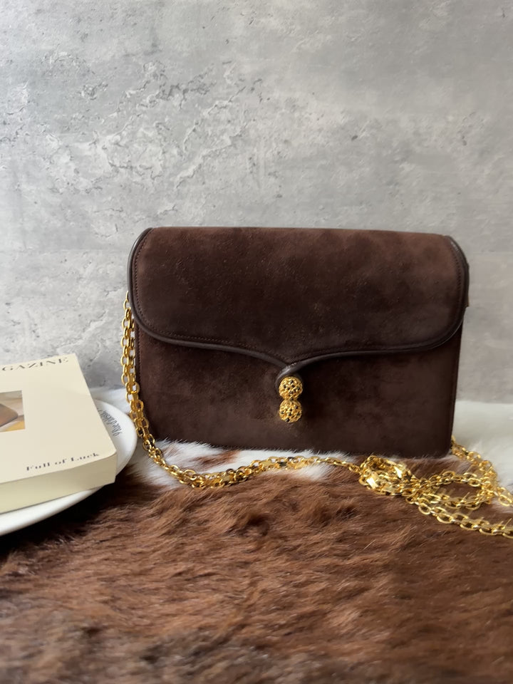 Gucci Chocolate Suede Chain Bag 🤎｜Rare 1980s Piece｜Openwork Double Ball Clasp｜Elegant Suede Finish