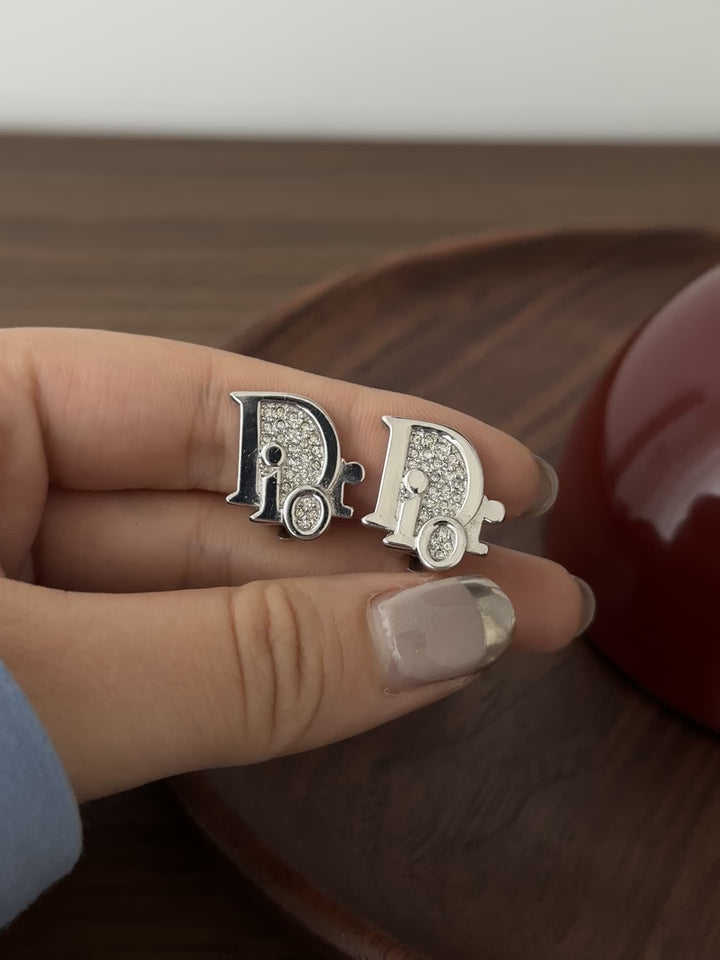 DIOR Crystal Logo Earrings – Sparkling Letter Design × Chic & Versatile ✨