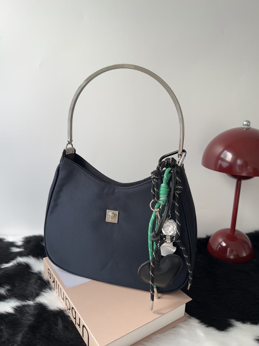 Versace Small Hobo Bag 💙🤍｜Navy Blue × Silver-Tone Handle × Compact Silhouette