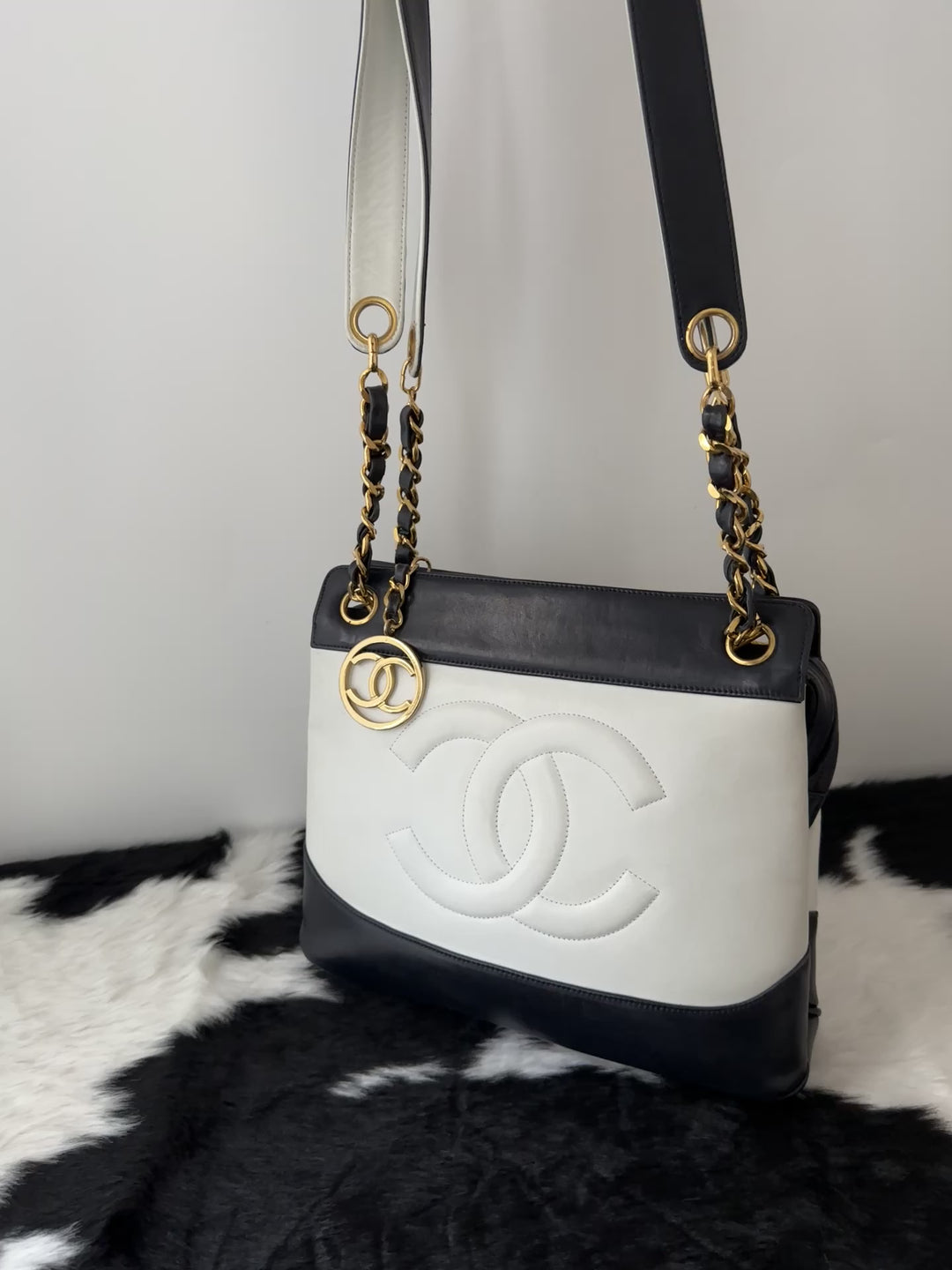 CHANEL 🖤🤍 Panda CC Chain Bag🐼✨｜Large Round CC Charm × Rare Colorway × Small Size Icon&nbsp;