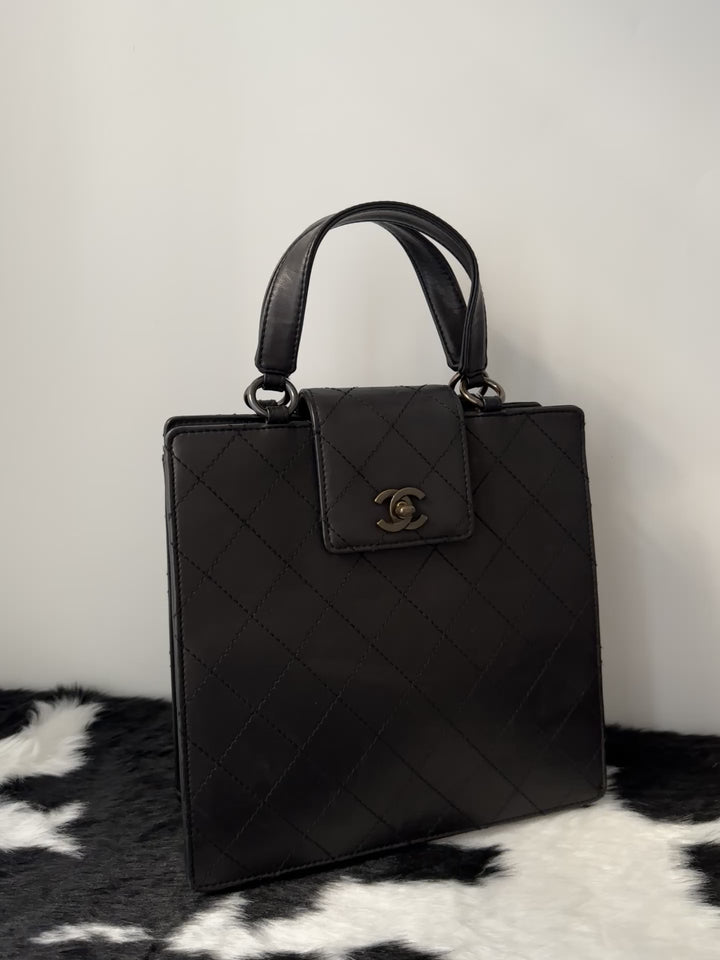 CHANEL 🖤 So Black Quilted Tote｜Minimal Chic × Rare So Black Hardware × Convertible Carry