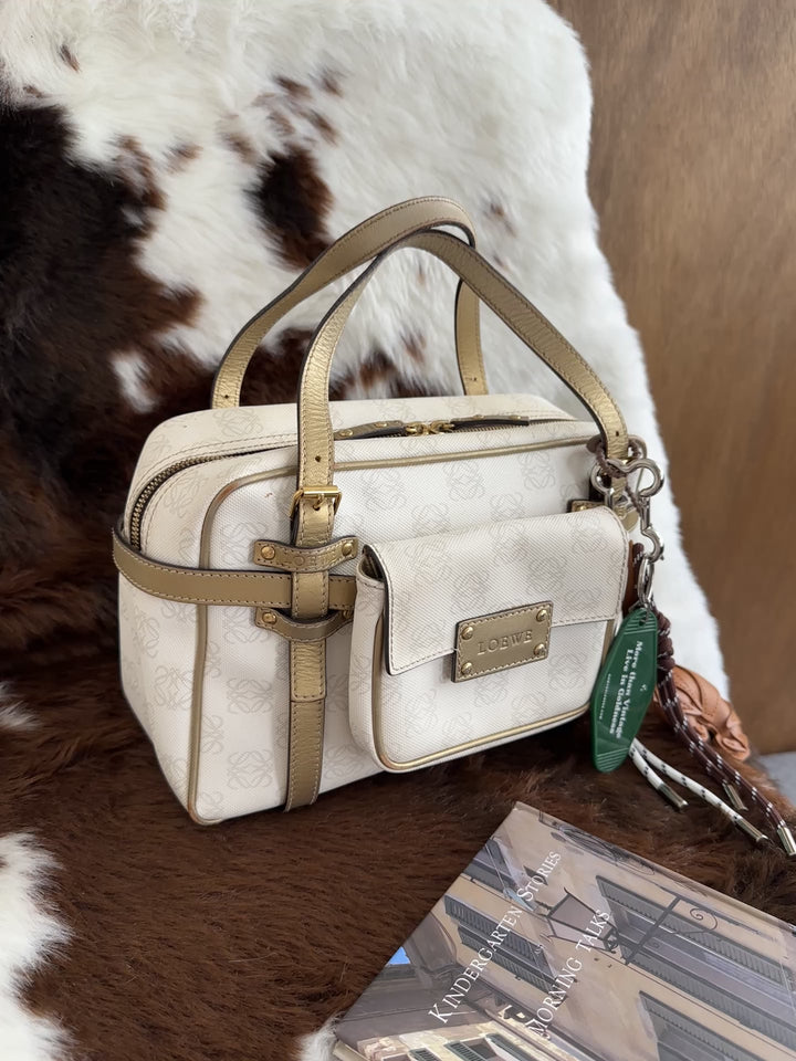 Loewe Monogram Boston Bag 🤍✨｜Signature Monogram・Front Pocket・Compact Design