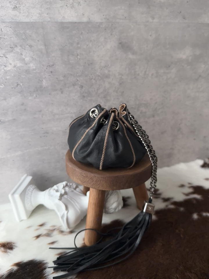 CHANEL Mini Quilted Bucket Pouch 🖤｜Cute Mini Size × Tassel Detail × Contrast Stitching✨