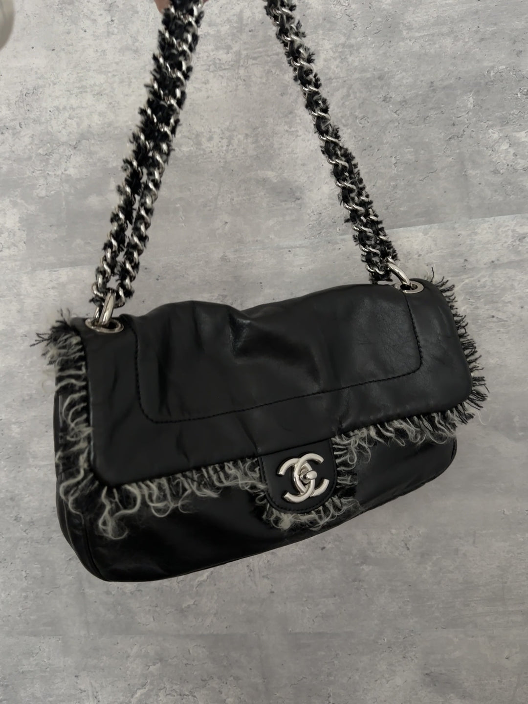 CHANEL Shearling-Trim Calfskin Chain Shoulder Bag 🖤✨ Ultra-Rare Find