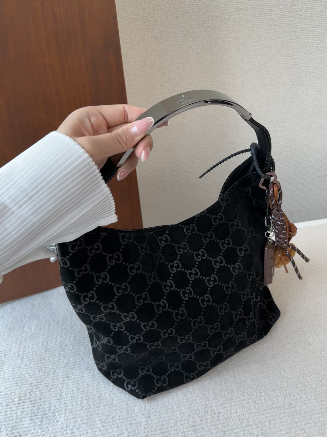 GUCCI Vintage So Black Monogram Hobo（Suede × Metal Handle）｜Monochrome Chic 🖤✨
