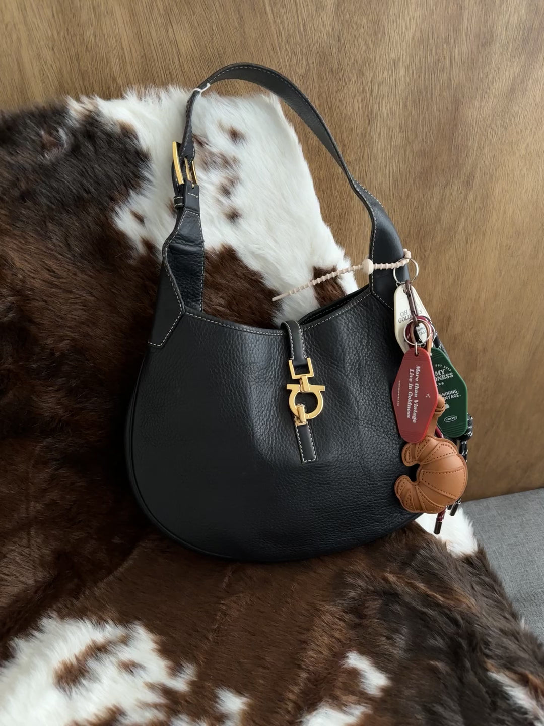 Ferragamo Large Gancini Hobo Bag 🧡🤎｜Oversized Horseshoe Logo × Lightweight Design × Spacious Everyday Carry