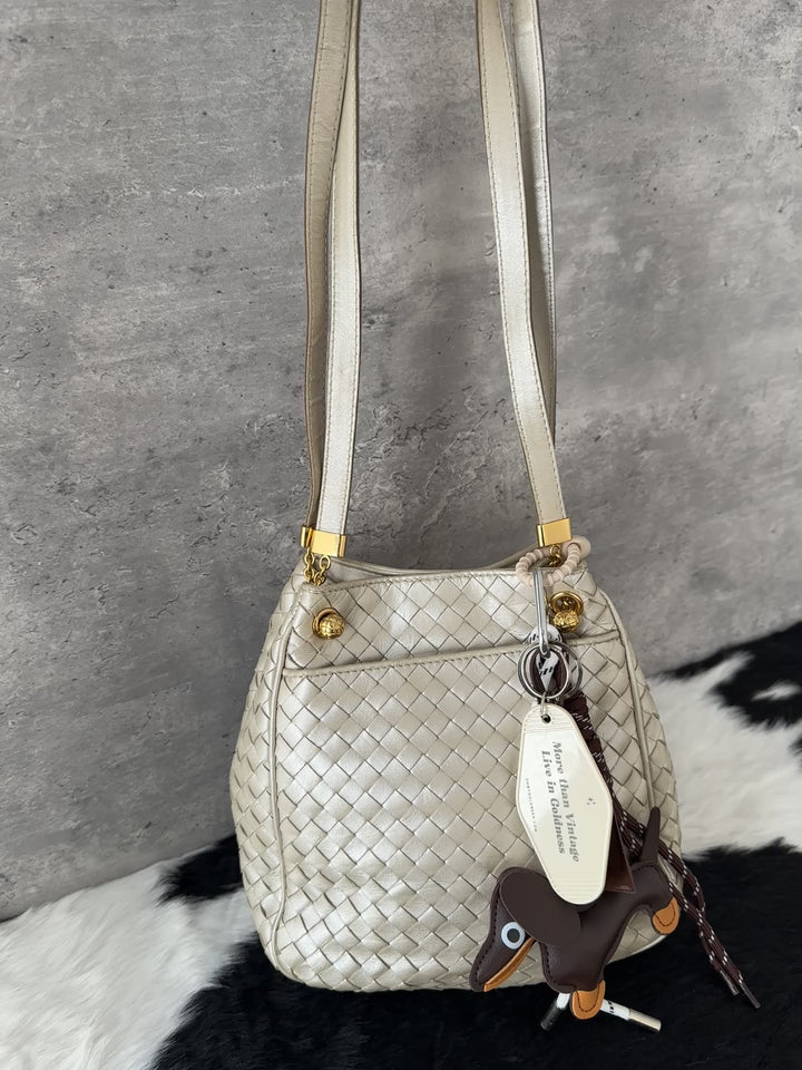 Bottega Veneta Intrecciato Gold Ball Bucket Bag 🤍✨｜Iconic Weave, Luminous Pearl Tone, Excellent Capacity