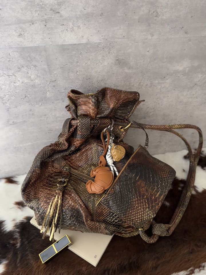 BOTTEGA VENETA Snakeskin Gourd Bucket Bag 🐍｜Rare Exotic Texture × Baby Pouch Included × Backpack &amp; Shoulder Styling