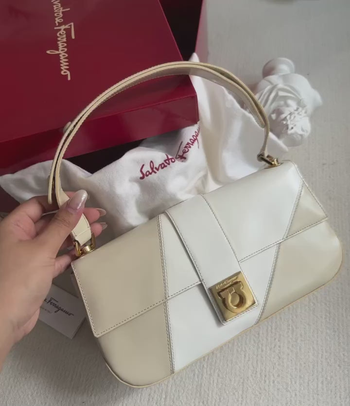 FERRAGAMO Cream & Beige Two-Tone Horseshoe Buckle Hobo｜Elegant Contrast × Goddess Vibes 🥞