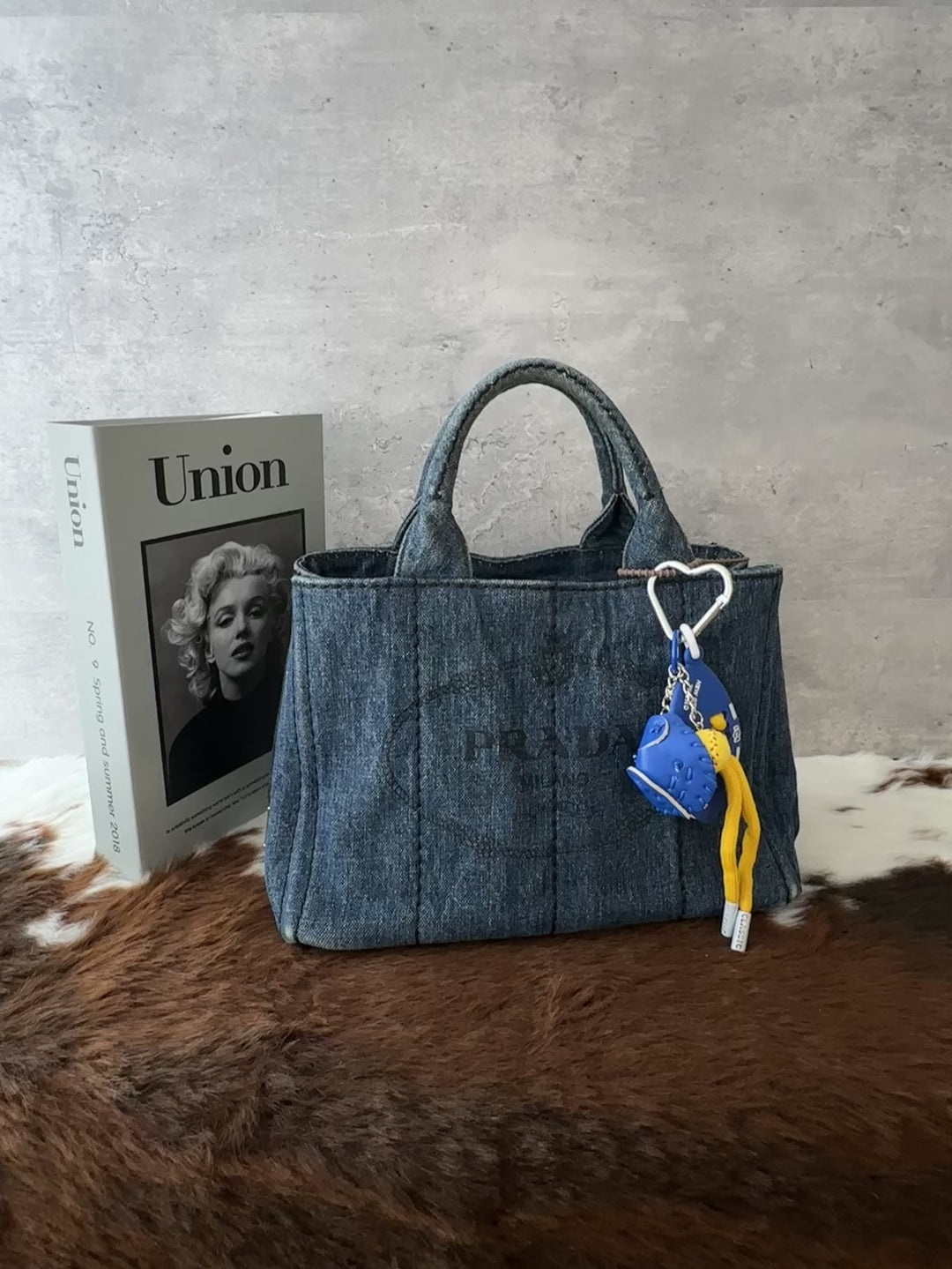 Prada Denim Tote 💙✨｜Structured Denim × Compact Proportions × Spacious Interior