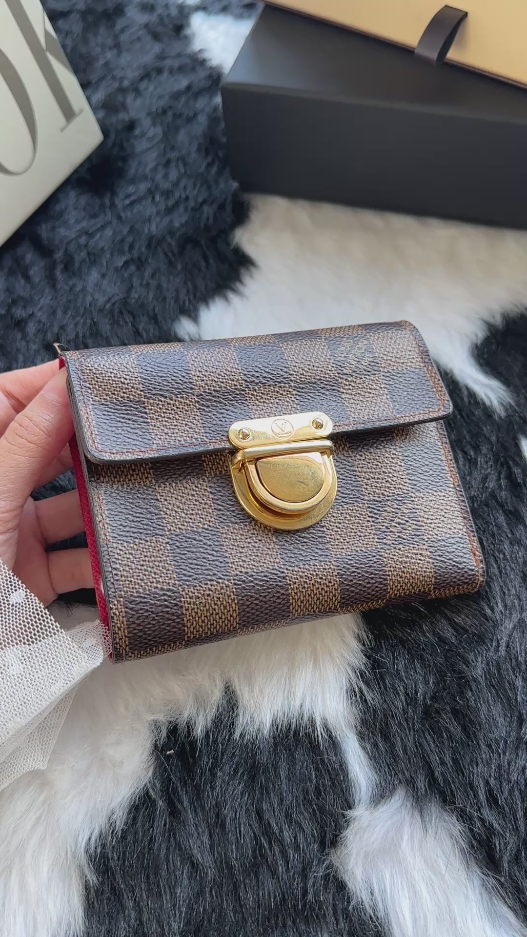 Louis Vuitton Damier Ebene Press-Lock Compact Wallet 🤎｜Vintage Gold Clasp × Red Leather Interior × Compact Organisation