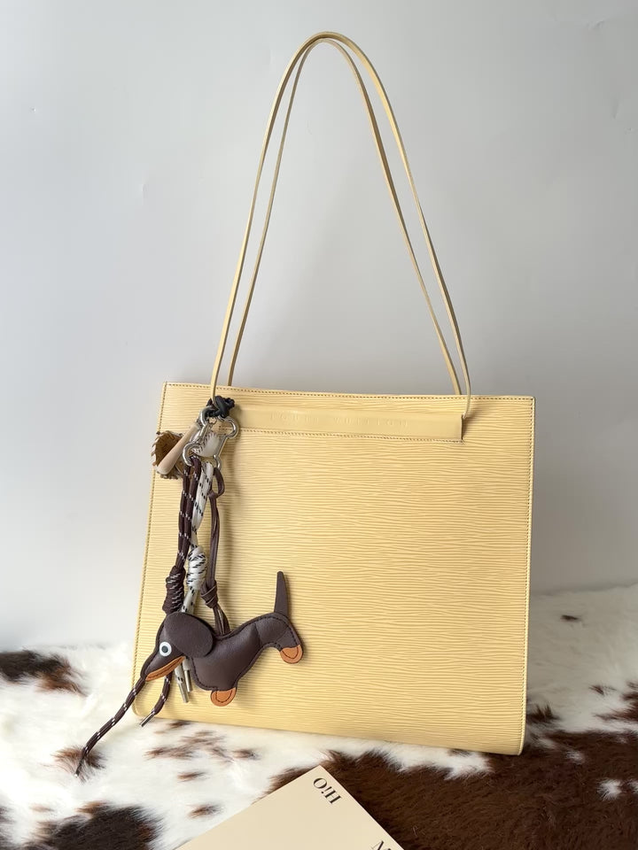 Louis Vuitton Epi Shoulder Bag 💛｜Summer-Ready Charm × Fits iPad × Easy-Care Finish