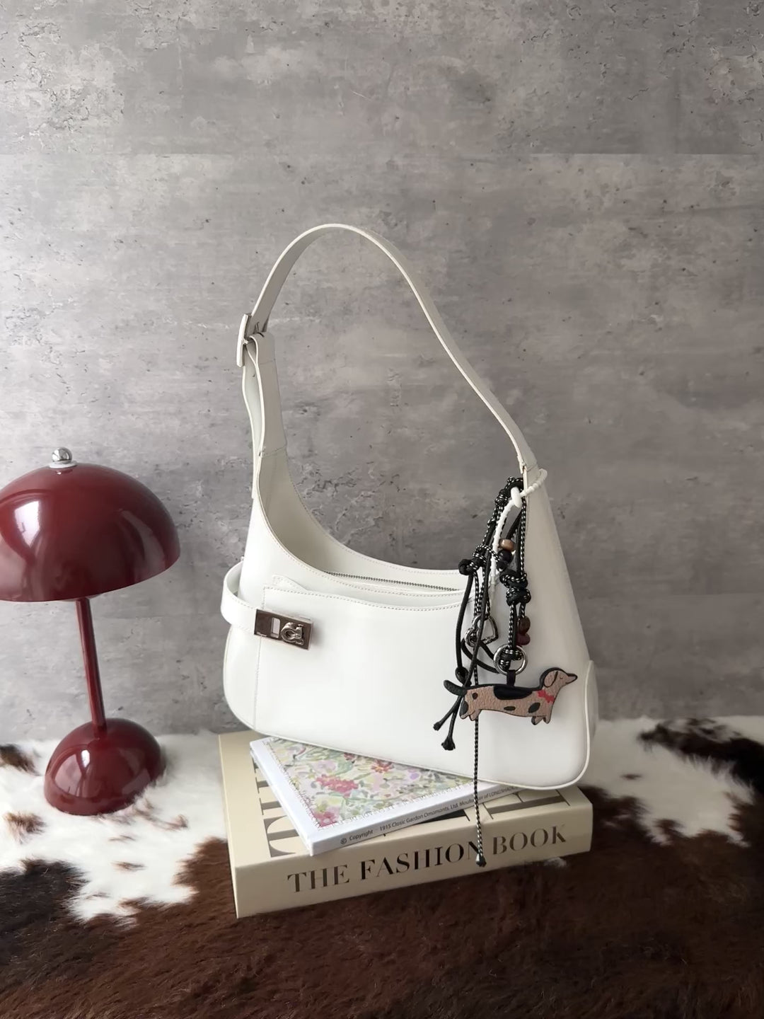 Ferragamo Gancini Hobo Bag ✨｜Glossy White Box Leather｜Small Size｜Versatile Chic