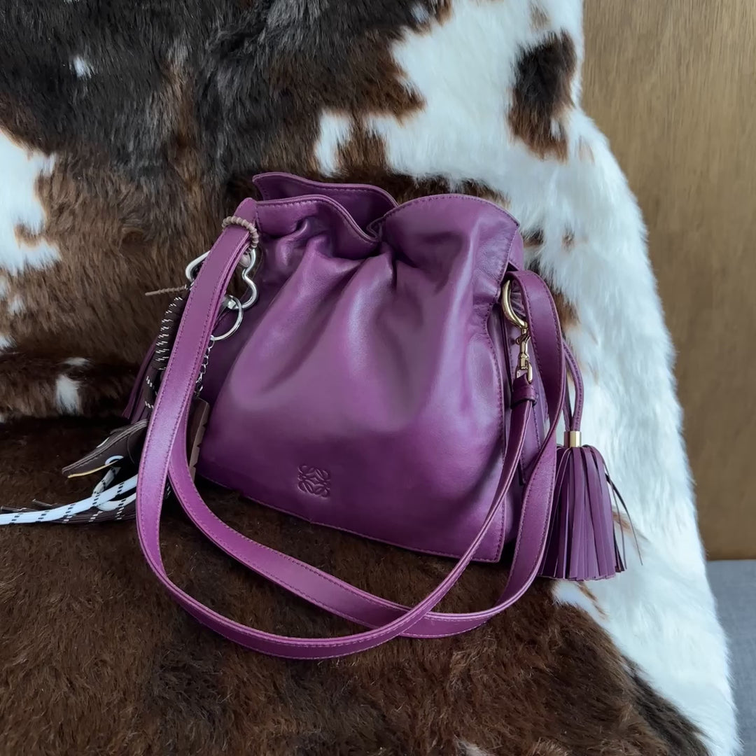 Loewe Lambskin Drawstring Bag 💜｜Soft Lambskin Leather × Elegant Vintage Style × Versatile Carry