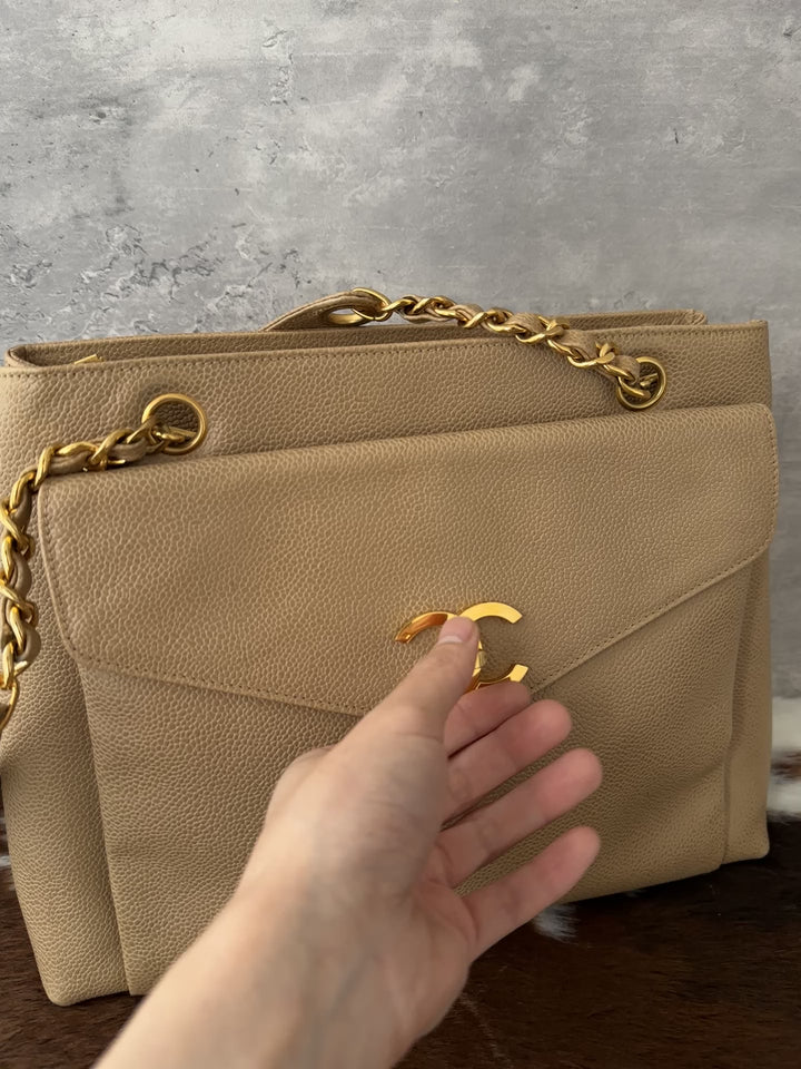 Chanel “Milk Tea Lizard-Grain Shoulder Bag with Gold Ball Charm” ✨🤎 | Cozy Autumn Tone & Ultra-Durable Caviar Leather