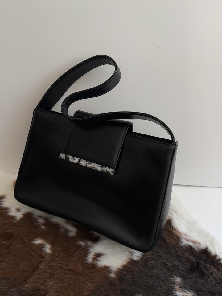 Valentino Garavani Black Leather Shoulder Bag 🖤｜Marble-Tone Clasp × Smooth Leather × Vintage Minimalism