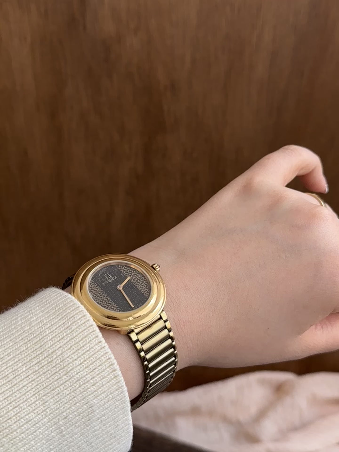 Fendi Vintage Bracelet Watch 🤎✨｜Textured Dial × Gold Bracelet Strap × Rare Vintage Charm