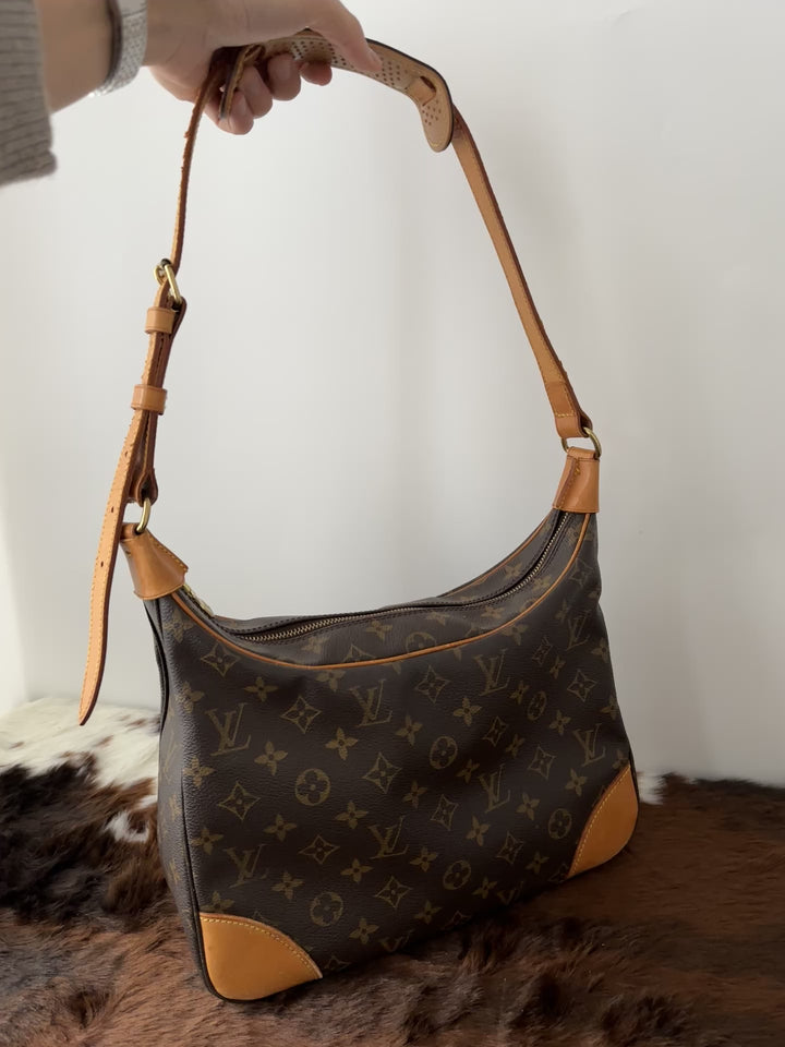 Louis Vuitton Monogram Boulogne 30 Brown Shoulder Bag 🤎｜Classic Monogram × Curved Hobo Shape × Zip-Top Practicality✨
