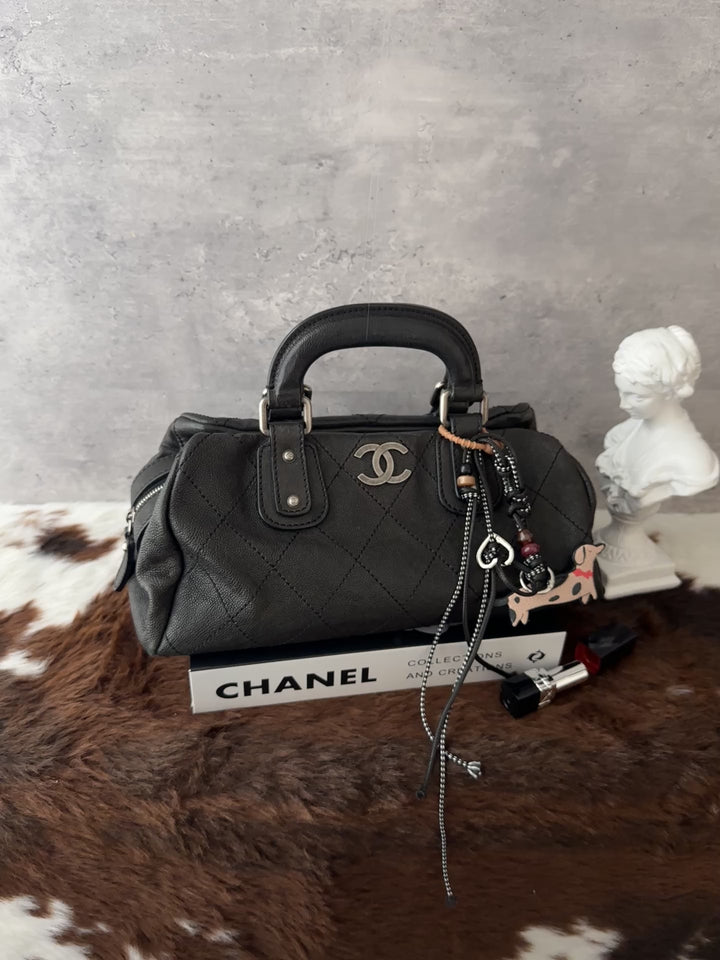 Chanel Black Caviar Leather Handbag 🖤✨｜Vintage Boston Shape・Silver CC Logo・Everyday Classic