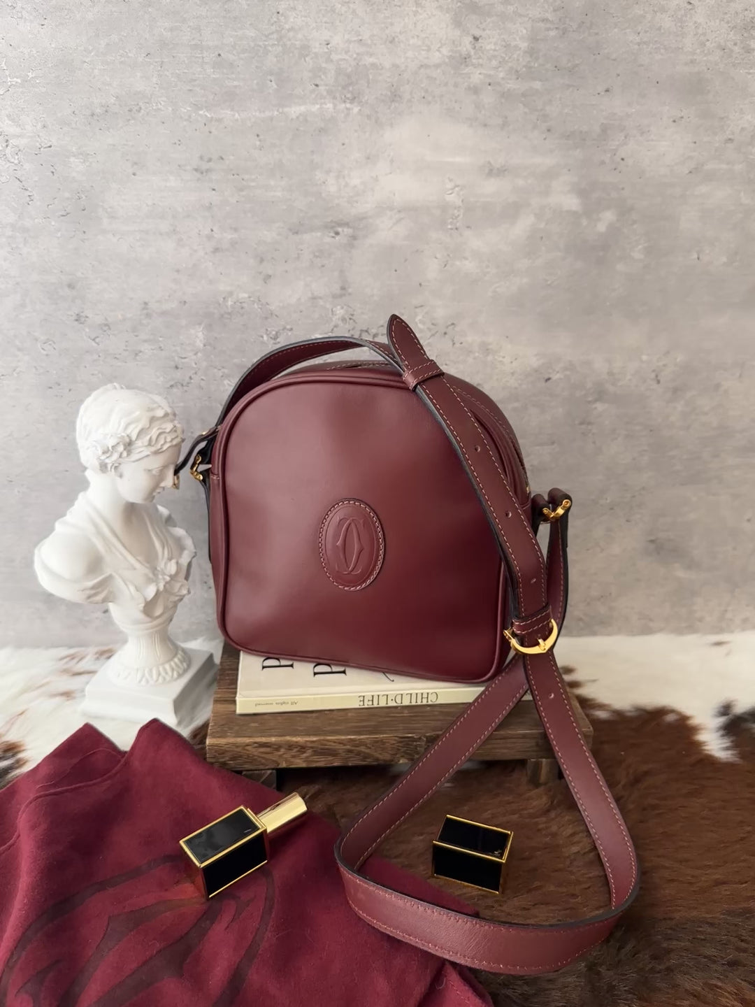 Cartier Logo Leather Crossbody Bag 🍷｜Signature Burgundy Leather・Embossed Logo・Timeless Vintage