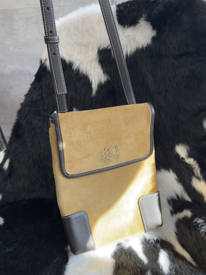 LOEWE Anagram Cowhide Suede Shoulder Bag 🤎｜Suede Texture × Anagram Detail × Adjustable Strap✨