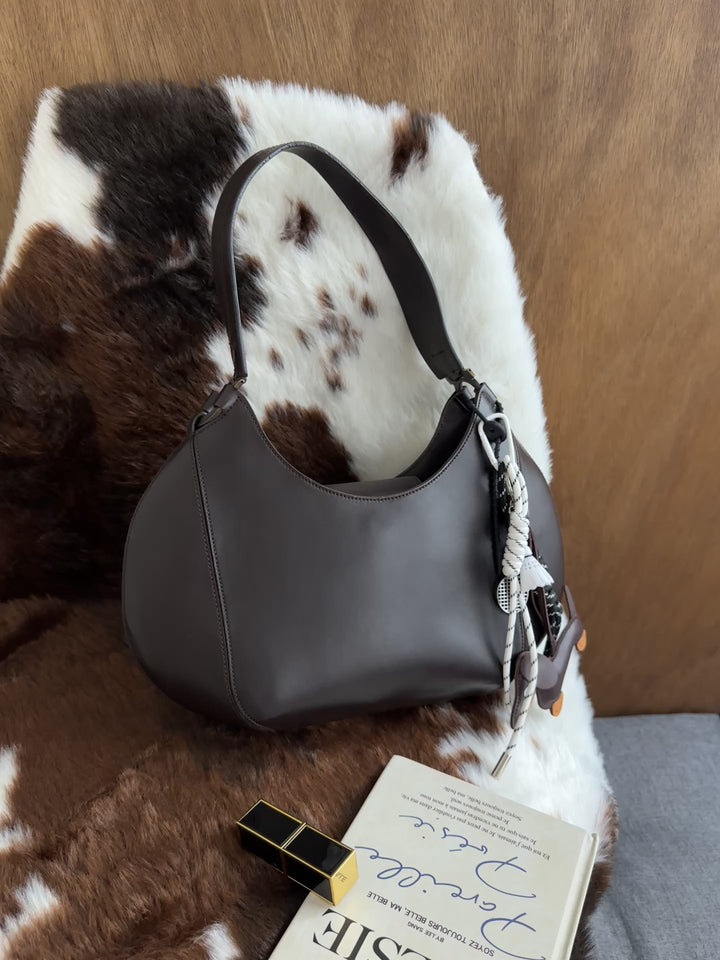 Salvatore Ferragamo Leather Hobo Bag 🤎🍫｜Structured Silhouette・Gancini Hardware・Everyday Essential