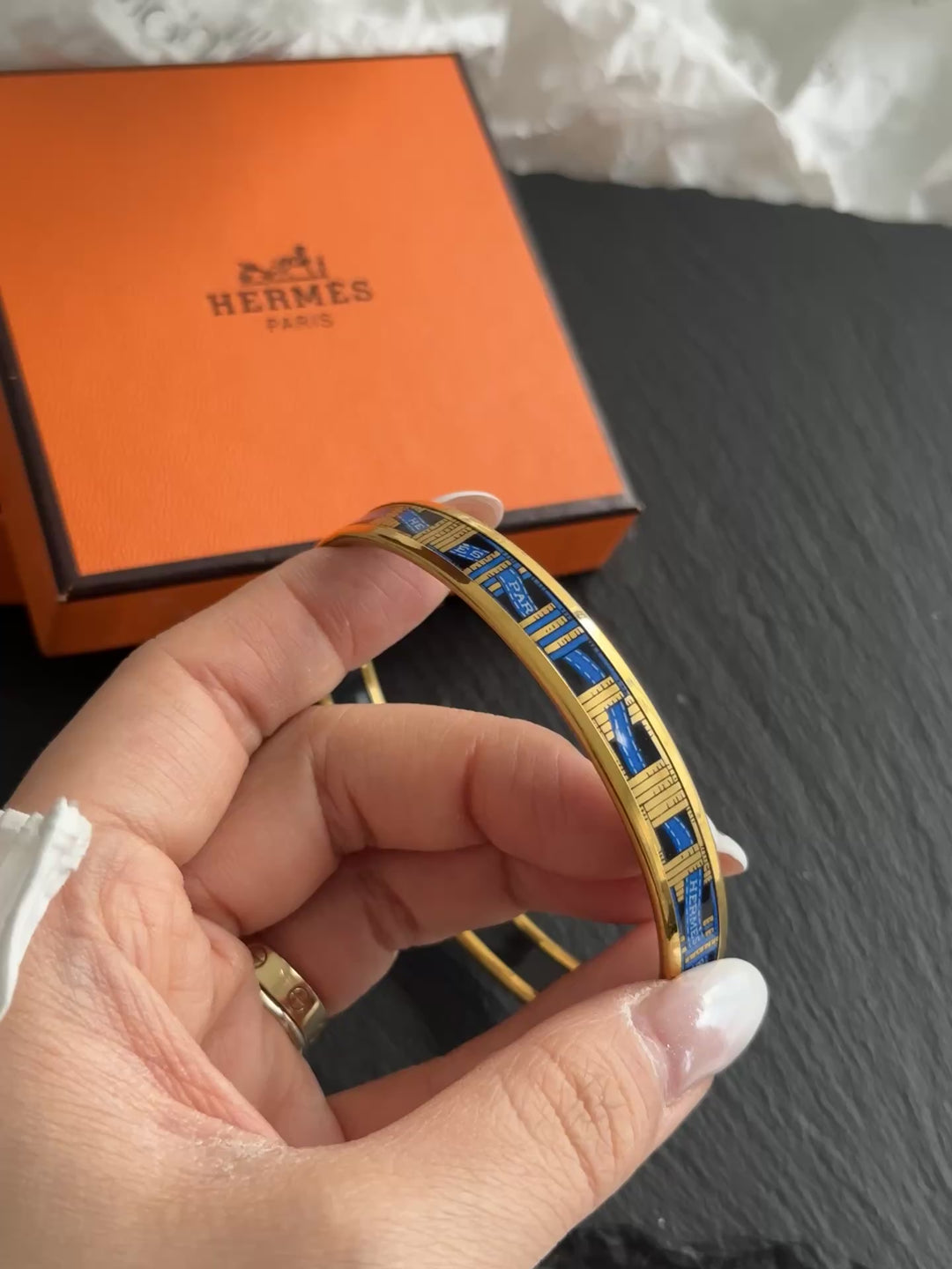 Hermes Ribbon Print Enamel Bangle ✨｜Timeless Elegance with Collectible Charm