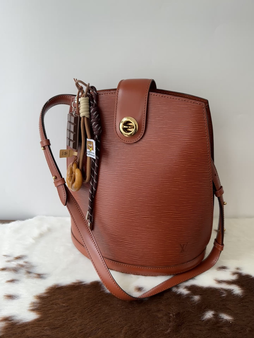 Louis Vuitton Caramel Epi Leather Turn Lock Bucket Bag 🤎