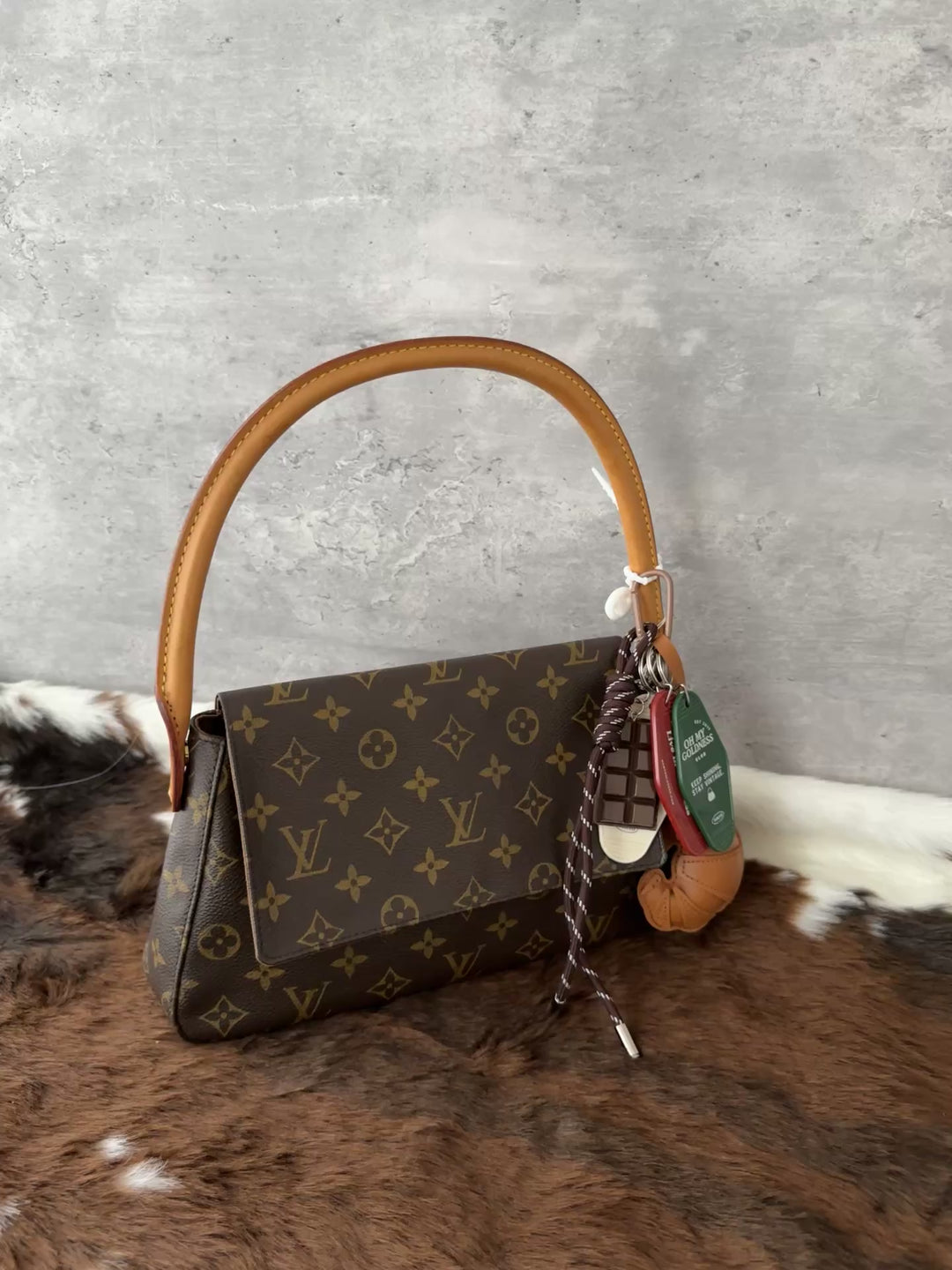 LOUIS VUITTON 🤎 Small Looping Bag｜Iconic Curved Handle × Timeless Monogram × Compact Yet Practical