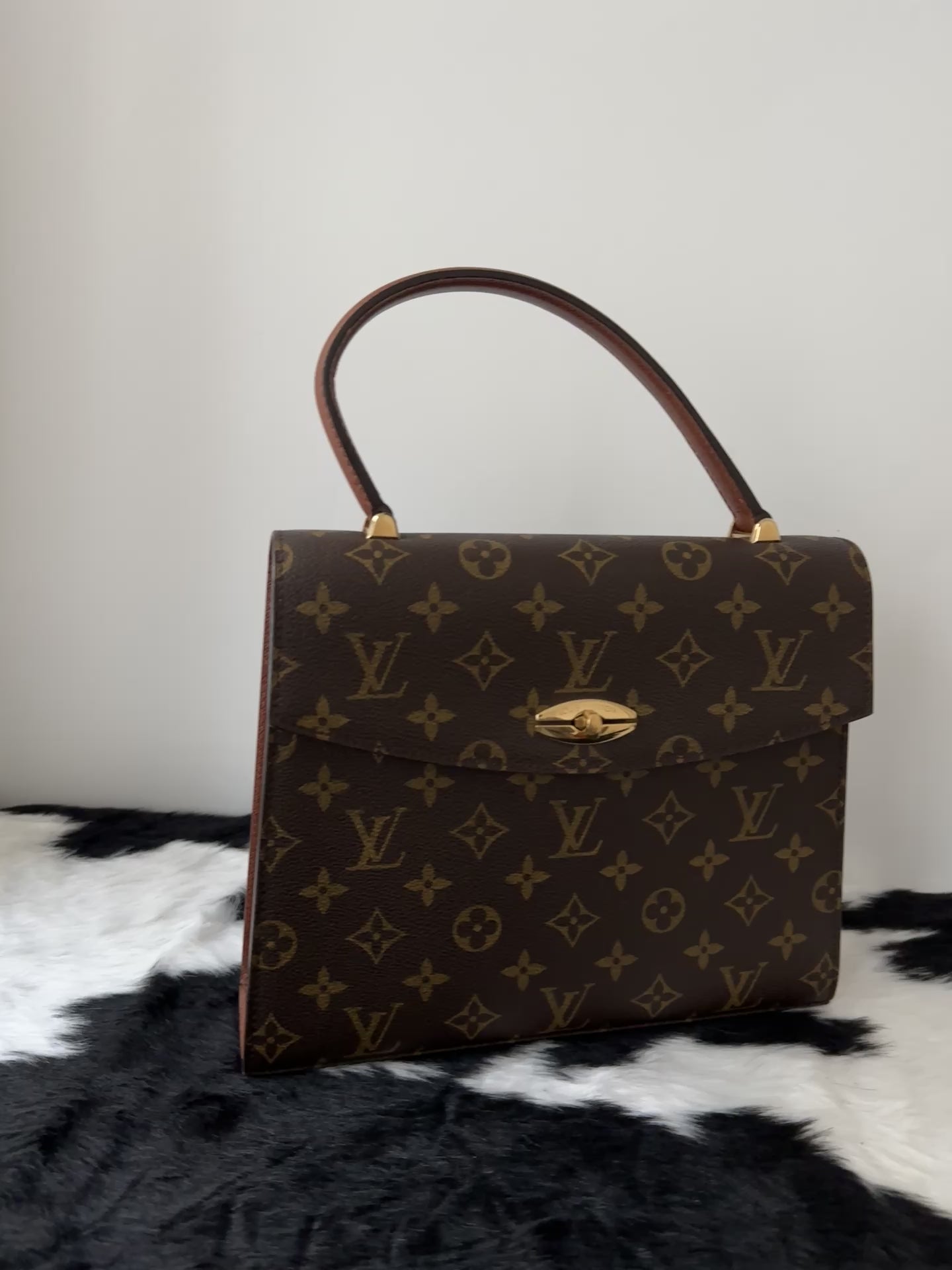 LOUIS VUITTONMonogram Turn Lock Kelly Bag✨ ｜Classic Elegance