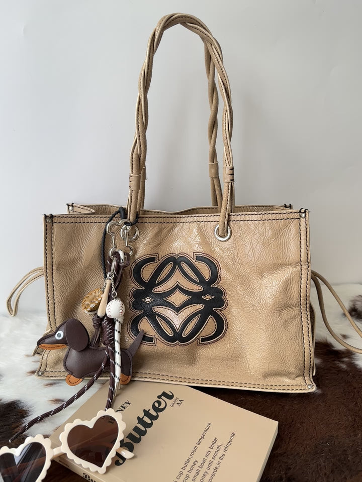 Loewe Double Faced Shoulder Bag 🤎｜Waxed Leather Texture × Reversible Styling × Laptop Friendly