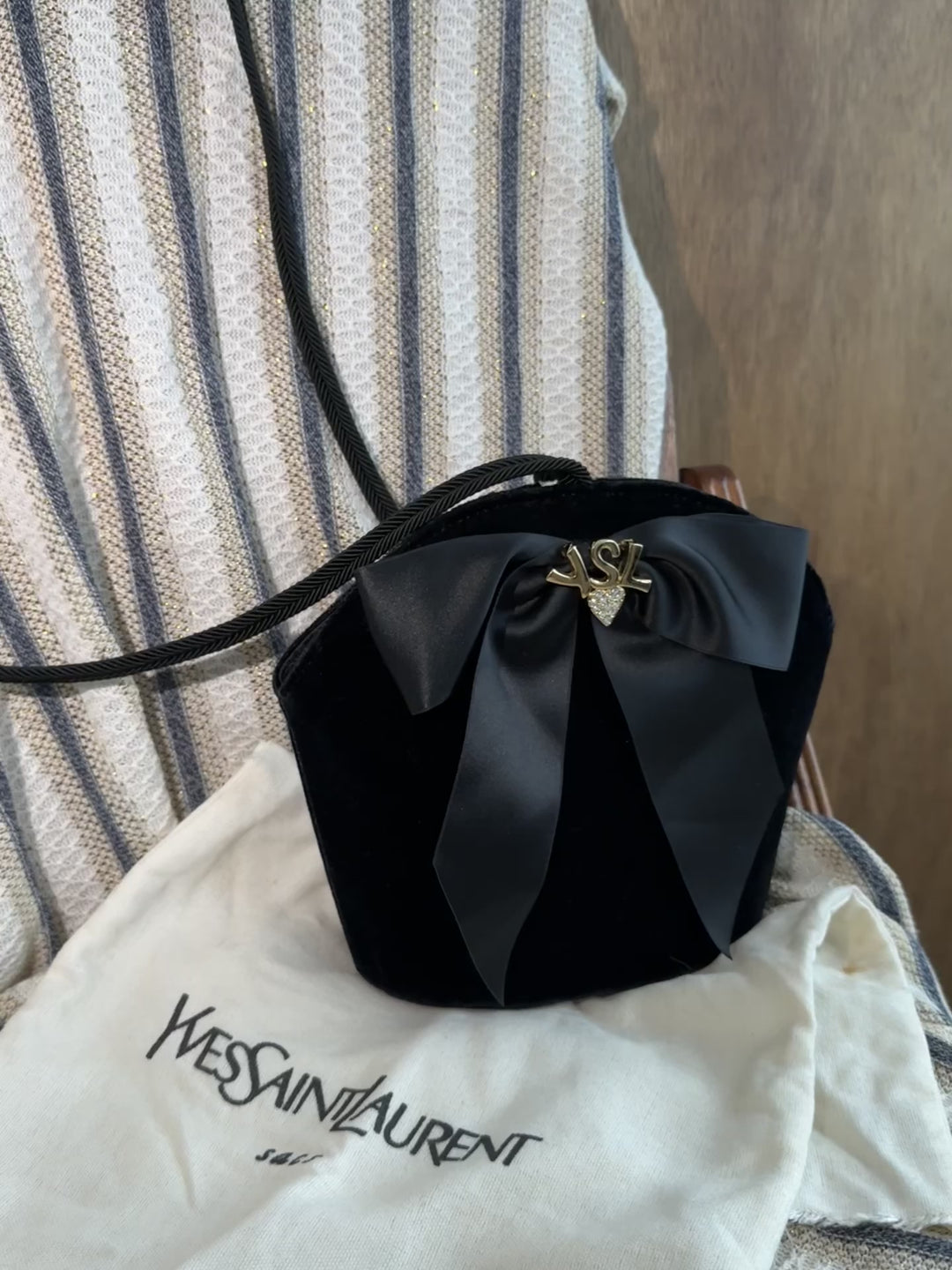 Saint Laurent YSL Vintage Rhinestone Logo Velvet Bucket Bag 🖤🎀｜Sparkling Logo Detail × Luxurious Velvet × Full Set Edition
