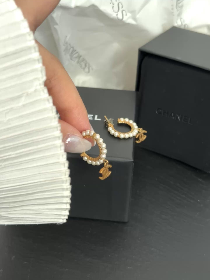 CHANEL CC Pearl Hoop Earrings（Gold-Tone）｜Classic Elegance ✨🤍 Full Set with Box