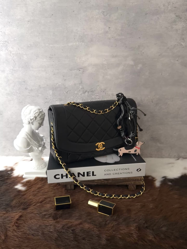 CHANEL Diana Flap 🖤｜Near-Mint Condition × 24K Gold-Plated Hardware × Timeless Quilted Lambskin