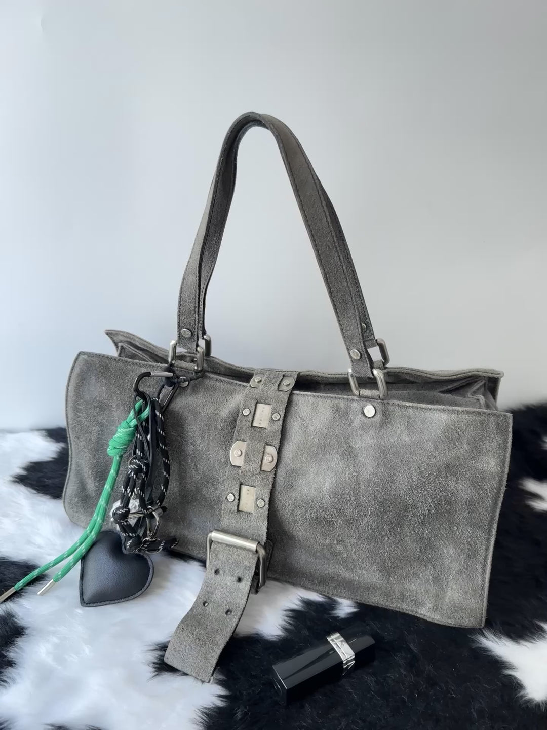 Celine Suede Baguette Bag 🩶｜Moto Buckle Detail・Soft Suede Texture・Effortless Vintage Chic