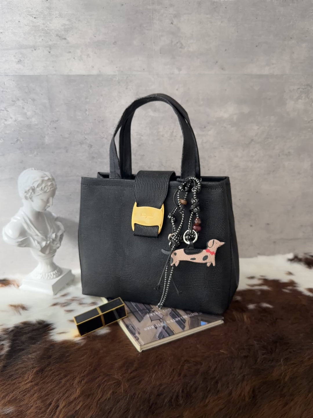 Ferragamo Lizard-Embossed Tote Bag ✨｜Lightweight Design × Clean Condition × Everyday Practicality