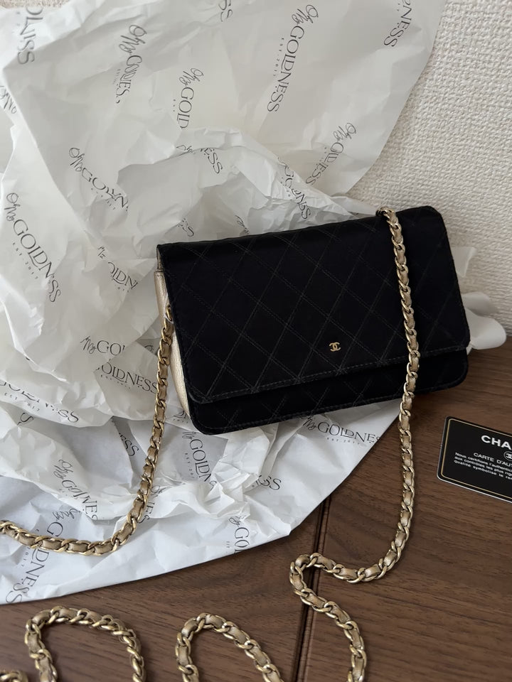 Chanel CC Mixed Leather WOC 🖤 | Classic with Champagne Chain Glow ✨