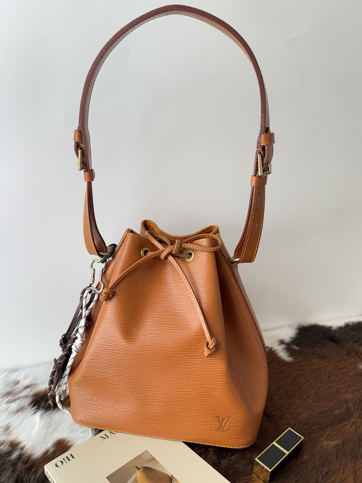 Louis Vuitton Epi Leather Bucket Bag 🤎｜Caramel Tone × Small Size × Near-Mint Condition