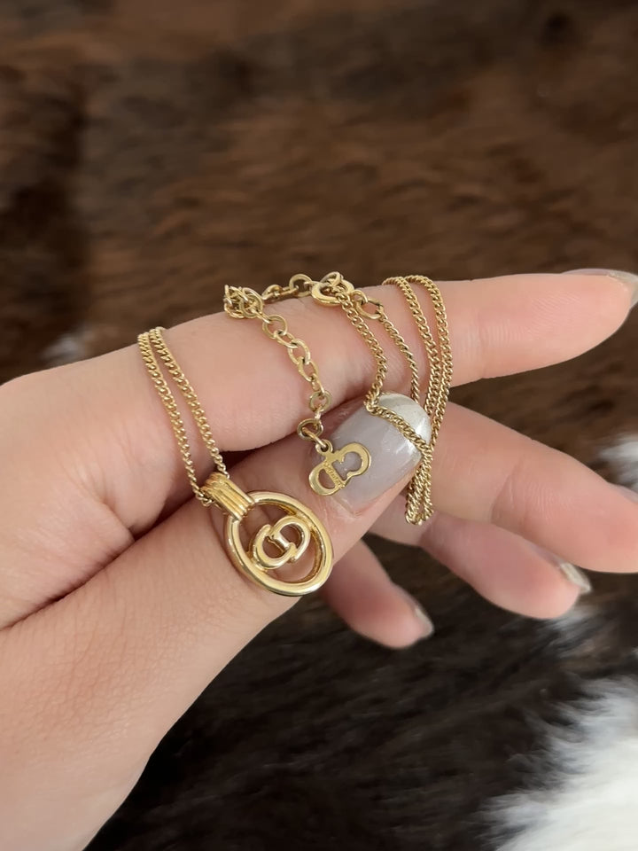 Dior “Logo Oval Pendant Necklace” ✨🤩 | Sleek Shine & Timeless Golden Chic