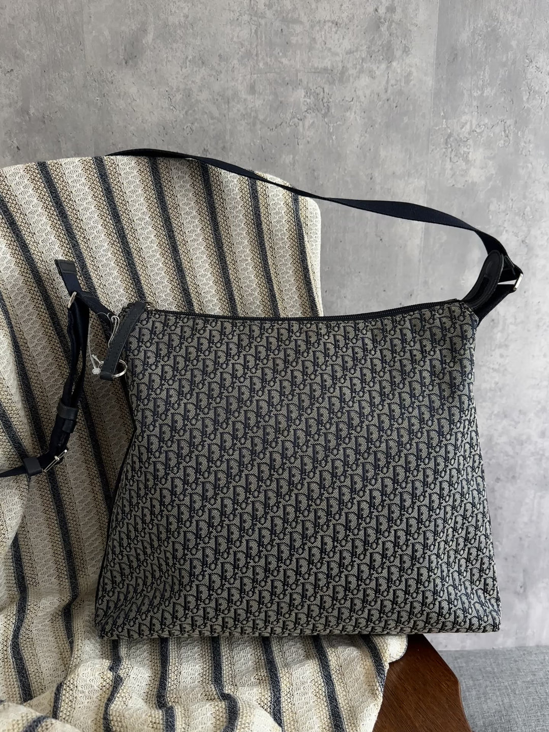 DIOR Oblique Monogram Shoulder Bag Blue Canvas 🖤｜Iconic Monogram × Adjustable Strap × Everyday Chic✨