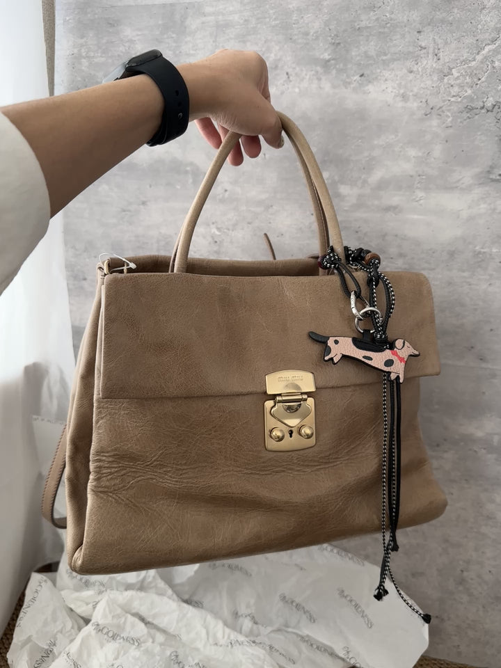 Miu Miu Padlock Tote Bag｜Versatile Waxed Leather Carryall