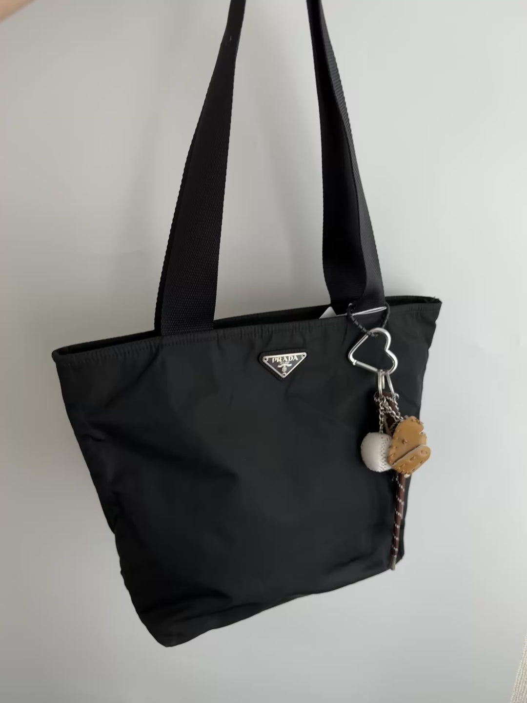 Prada Nylon Zipper Tote 🖤✨ Light & Practical Everyday Bag