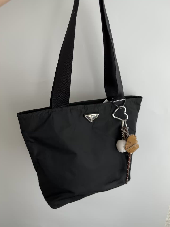 Prada Nylon Zipper Tote 🖤✨ Light & Practical Everyday Bag