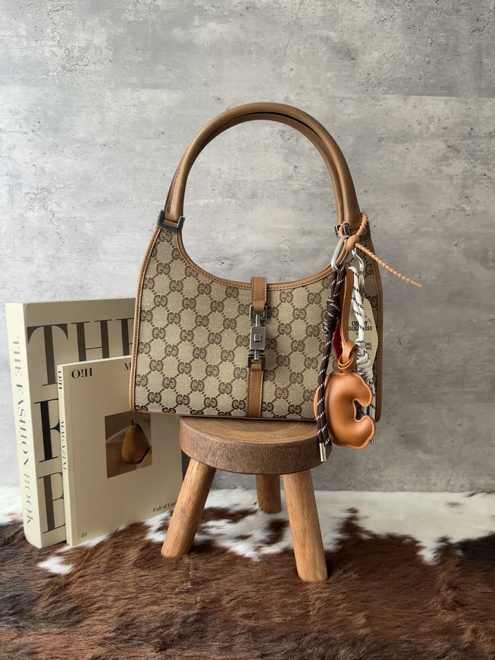 FENDI Mini FF Monogram Hobo Bag 🤎｜Classic Zucca Canvas × Lightweight Design × Full Set
